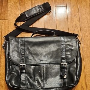 thumbnail image 2 of Samsonite Colombian Leather Flap-Over Old World Heritage Messenger Bag 2 of 12